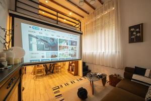 TV a/nebo společenská místnost v ubytování Shanghai Hills&Well-time MCM Family loft Near Line2 and line13 West Nanjing Road
