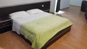 Voodi või voodid majutusasutuse Hotel Alpet toas