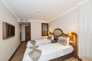 A bed or beds in a room at The Central Hotel