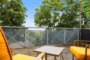 a patio with a table and chairs on a balcony at Penthouse Apartment - 10 min to Cologne & Parking in Hürth