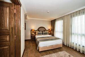 A bed or beds in a room at The Central Hotel