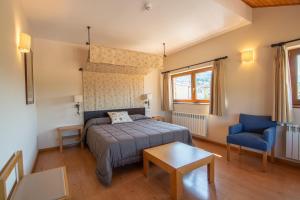 Llit o llits en una habitació de Hotel Galayos