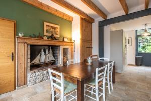 Μια τηλεόραση ή/και κέντρο ψυχαγωγίας στο La Maison de Jeanne - 500m de la Plage