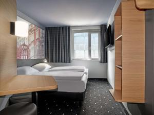 Ένα ή περισσότερα κρεβάτια σε δωμάτιο στο B&B HOTEL Bielefeld-City