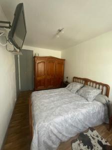 Ένα ή περισσότερα κρεβάτια σε δωμάτιο στο Escape to city center near the beach ! +8 φωτογραφίες