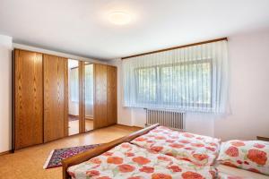 a bedroom with a bed and a window at Haus Ilona in Ottersweier