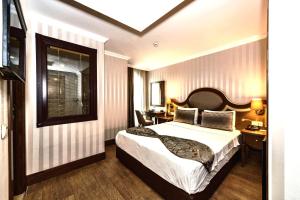 A bed or beds in a room at The Central Hotel