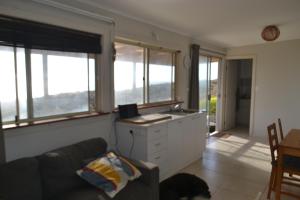 Η κουζίνα ή μικρή κουζίνα στο Private Beach Cottage At Ecostays