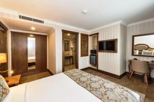 A bed or beds in a room at The Central Hotel