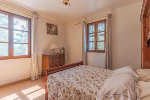 En eller flere senge i et værelse på Villa les Vallons