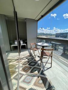 Balkoni atau teres di Apartment LEON +15 gambar