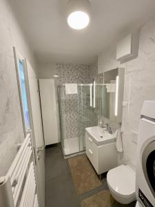 Bilik mandi di Apartment LEON