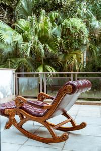 Taman di luar Golden Peach Riverside Manor
