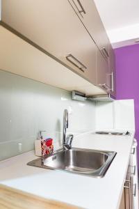 Kuchyň nebo kuchyňský kout v ubytování Siesta Apartments