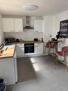 Kuchyň nebo kuchyňský kout v ubytování Rose Garden - Haus mit Garten & 3 Schlafzimmern + 48 fotografií