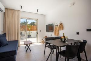 Μια τηλεόραση ή/και κέντρο ψυχαγωγίας στο Aura Luxury Villas
