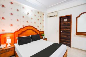 Ένα ή περισσότερα κρεβάτια σε δωμάτιο στο Collection O Paharganj