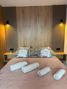 Giường trong phòng chung tại DMI Premium Apart Gdansk-Beach