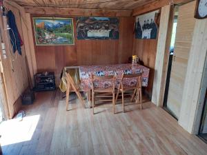 Imagine din galeria proprietății Giglas cottage on Gomismta în Gomi