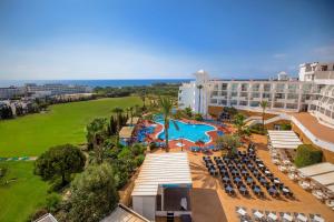 an aerial view of a resort with a swimming pool at Hotel Servigroup Marina Mar in Mojácar