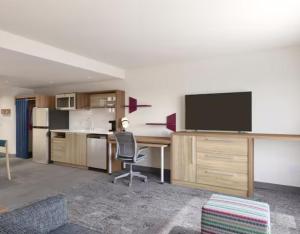 an office with a desk and a television in a room at Home2 Suites By Hilton Del Rio in Del Rio