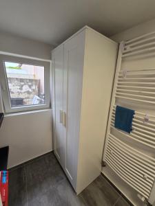 a room with a closet with a window at Appartement Kristina in Biblis +4 photos