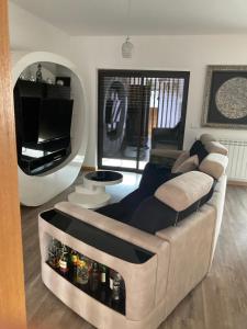 a living room with a couch and a tv at Zen Budas in Painzela