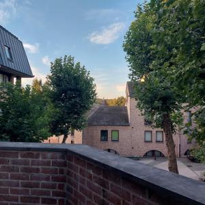 a brick wall in front of a building at Appartement calme et cosy in Louvain-la-Neuve