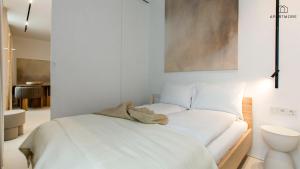 Кровать или кровати в номере City Center - Ogarna 1 Art in Apartment by Apartmore