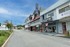 an empty street in front of a building at Hotel Jalan Bukit Ubi Formerly Bumimas in Kuantan