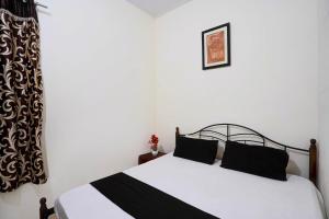 Postel nebo postele na pokoji v ubytování Hotel O Vrindavan guest house + 18 fotografií