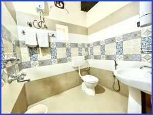 a bathroom with a toilet and a sink at AYODHYA PREMIUM HOTEL NIRMALA GRAND PALACE - Near Railway Station - 400 Meter Walking Distance From SHREE RAM MANDIR & 300 Meter From HANUMAN GARHI TEMPLE - #Restaurant #Wifi #Free Parking Available - Best Seller Hotel In Ayodhya in Ayodhya