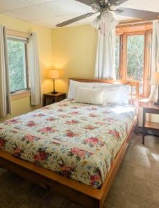 Gallery image of 3 Bedroom 2 Bath Carriage House (Pet Friendly) in Bar Harbor +14 photos