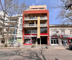 a red building on the side of a street at Amplio monoambiente céntrico Rafaela in Rafaela