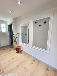 a room with a window with bats on the wall at Apartament Kolberga in Radom