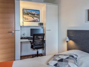 a bedroom with a bed and a desk with a computer at Holiday Home Nordic chalet 9408 by Interhome in Ylläs