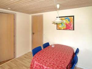 Postel nebo postele na pokoji v ubytování Holiday Home Berthilde - 400m from the sea by Interhome