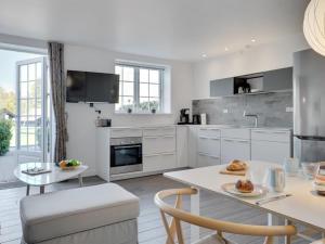 Dapur atau dapur kecil di Apartment Odeta - 100m from the sea by Interhome