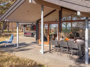 Αίθριο ή υπαίθριος χώρος στο Holiday Home Unto - 25m from the sea by Interhome