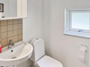 Koupelna v ubytování Holiday Home Axel - 1-2km from the sea by Interhome