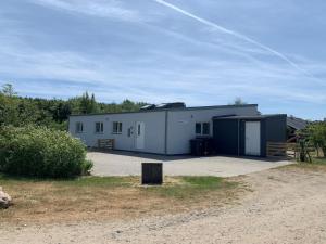 Το κτήριο όπου στεγάζεται  η παραθεριστική κατοικία