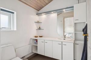 Phòng tắm tại Amazing Home In Ebeltoft With 2 Bedrooms And Internet +20 ảnh