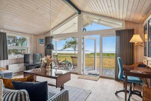 Khu vực ghế ngồi tại Amazing Home In Ebeltoft With 2 Bedrooms And Internet