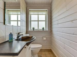 Koupelna v ubytování Holiday Home Ruusu - 300m from the sea by Interhome + 19 fotografií