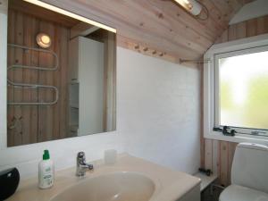 Phòng tắm tại Holiday Home Sys - 500m from the sea by Interhome +18 ảnh