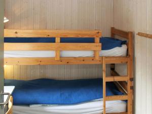 Giường tầng trong phòng chung tại Holiday Home Aasa - 200m from the sea by Interhome