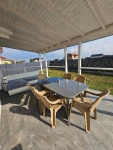 a table and chairs under a pavilion on a patio at Pensiunea Luna in Iaşi