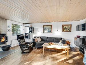 Posezení v ubytování Holiday Home Jula - 800m from the sea by Interhome