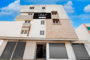 TallākulamCollection O Anna Nagar Madurai的侧面有标志的建筑物