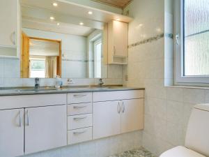 Koupelna v ubytování Holiday Home Arletty - 1km from the sea by Interhome